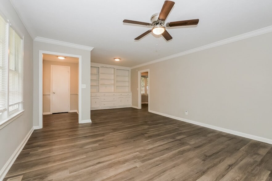 Building Photo - 4902 20th Ave