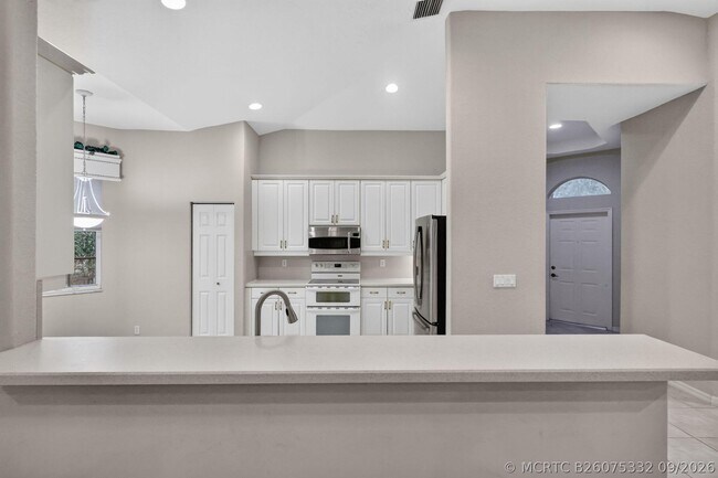 Building Photo - 2426 Sandy Cay