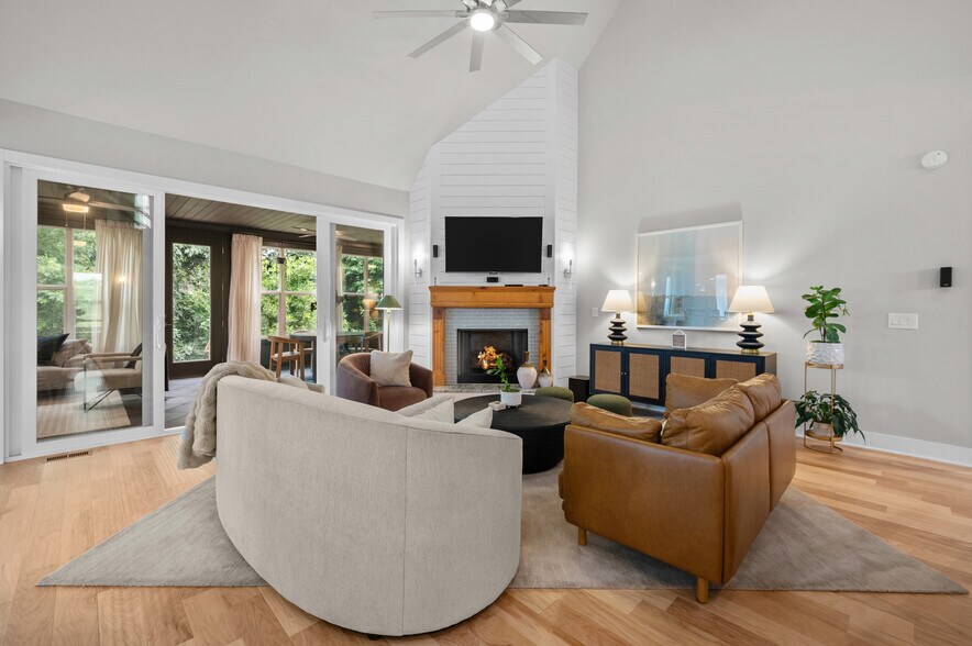 Building Photo - 1136 Secretariat Dr