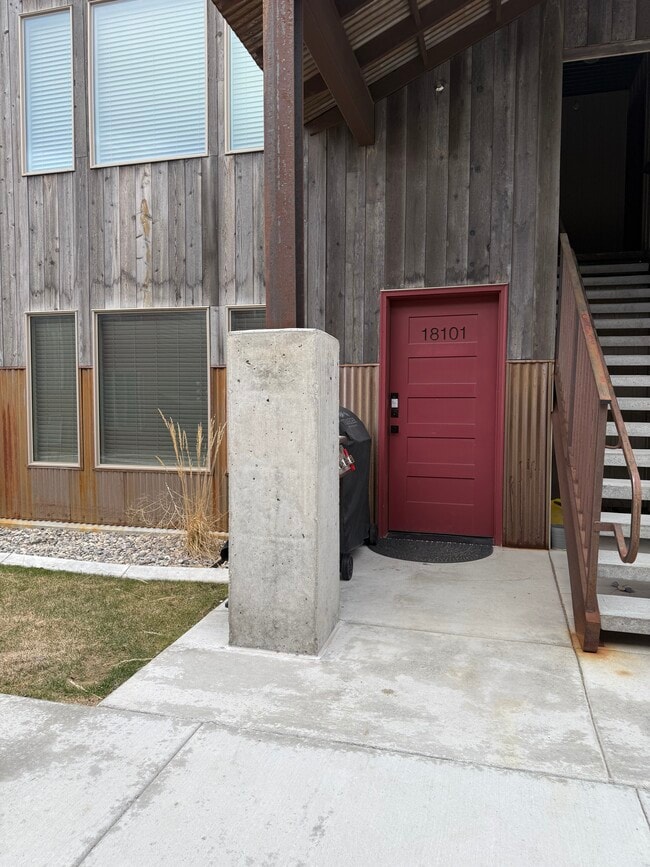 Building Photo - 280 E Lorene St