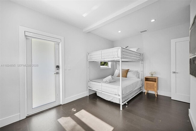 Building Photo - 150 NE 50th St