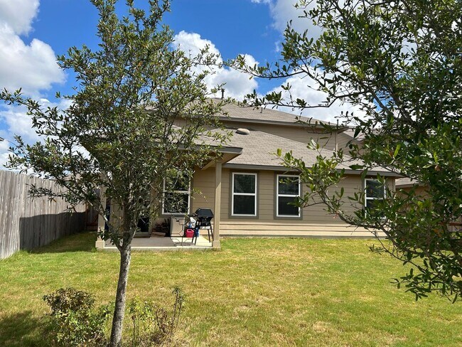 Building Photo - 5 Bedroom Single Family Home in San Antonio
