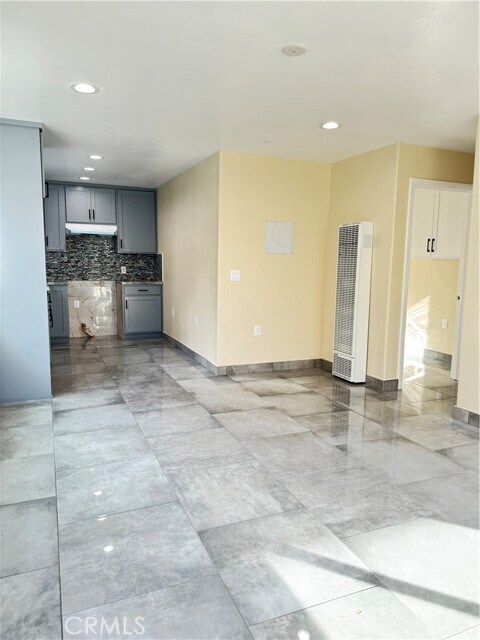 Building Photo - 3538 W 108th St