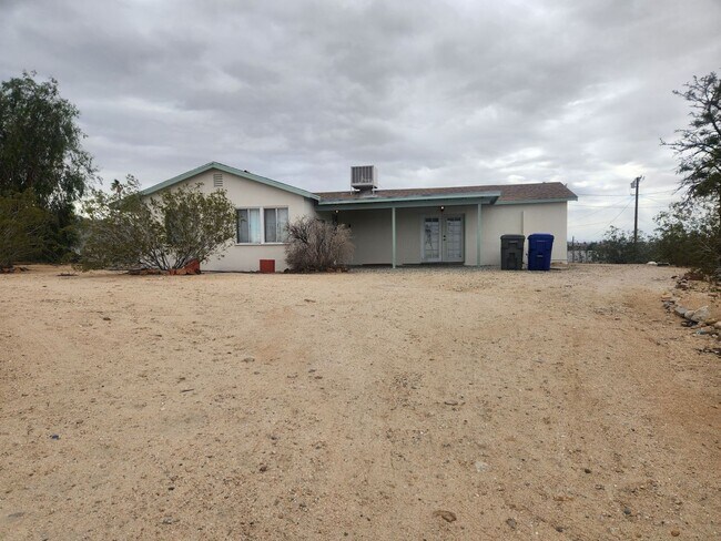 Building Photo - 5762 Howard Way