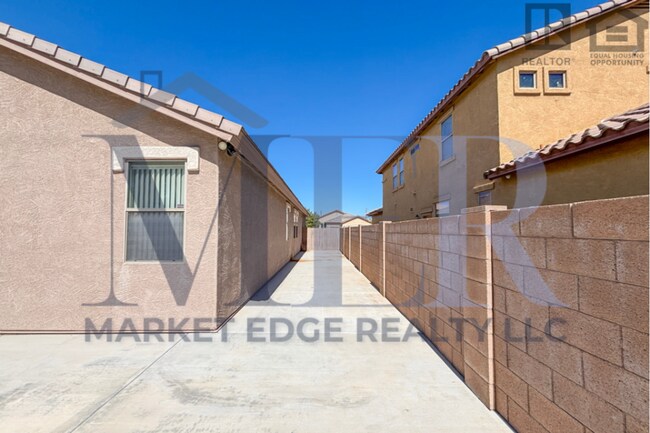 Building Photo - 4Bed/2Bath Furnished Home w/3 Car Garage! Move-In Ready on 05/28/2026! -- RV GATE!