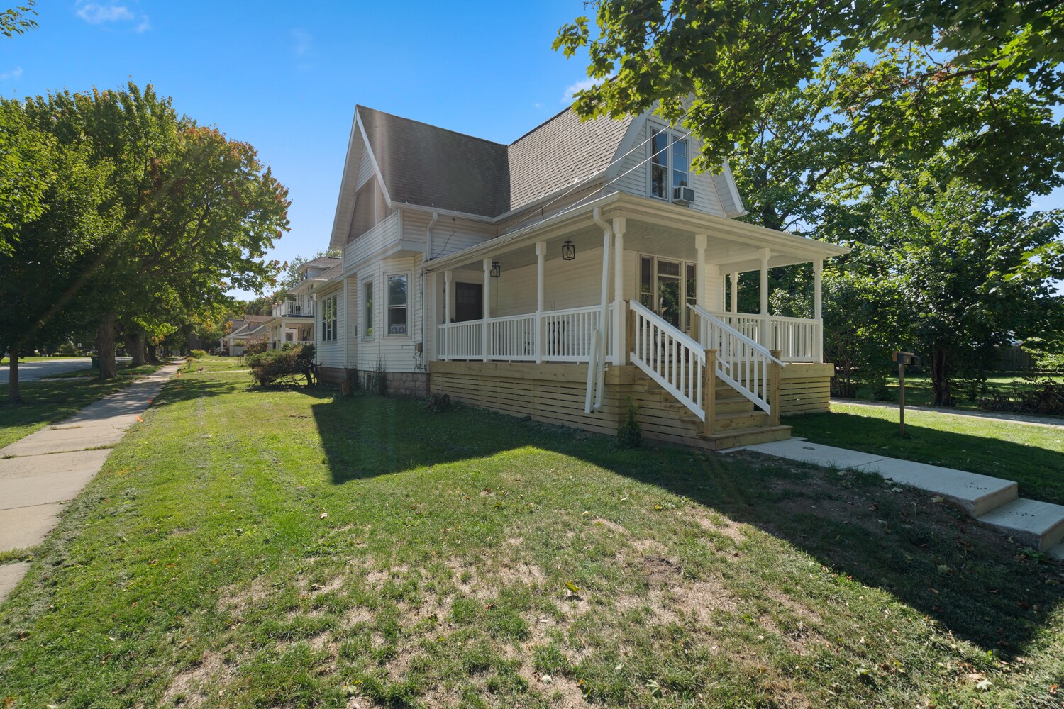 Building Photo - 1028 Porlier St