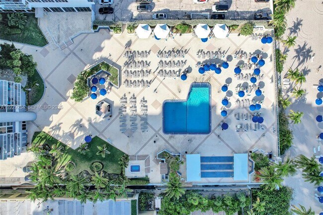 Building Photo - 2030 S Ocean Dr