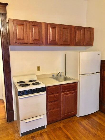 Building Photo - 1079 Beacon St