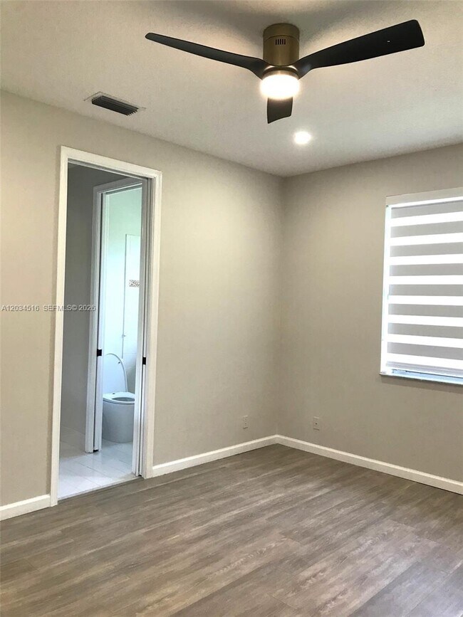 Building Photo - 2501 Poinciana Dr