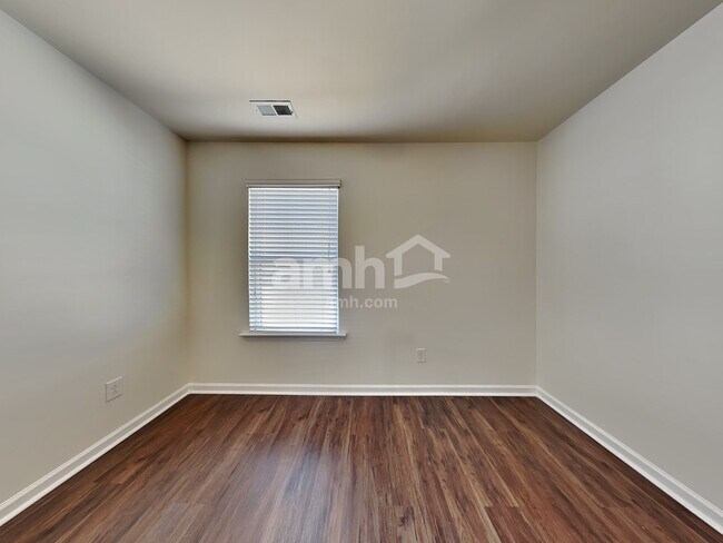 Building Photo - 8112 Hovingham Way