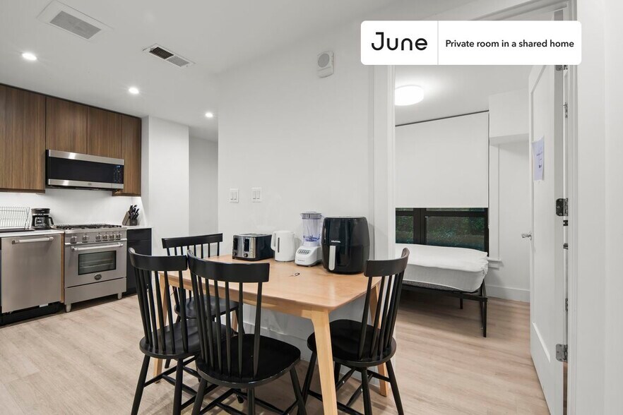 Building Photo - Room in Shared 4 bed/2 bath home in Dupont Circle