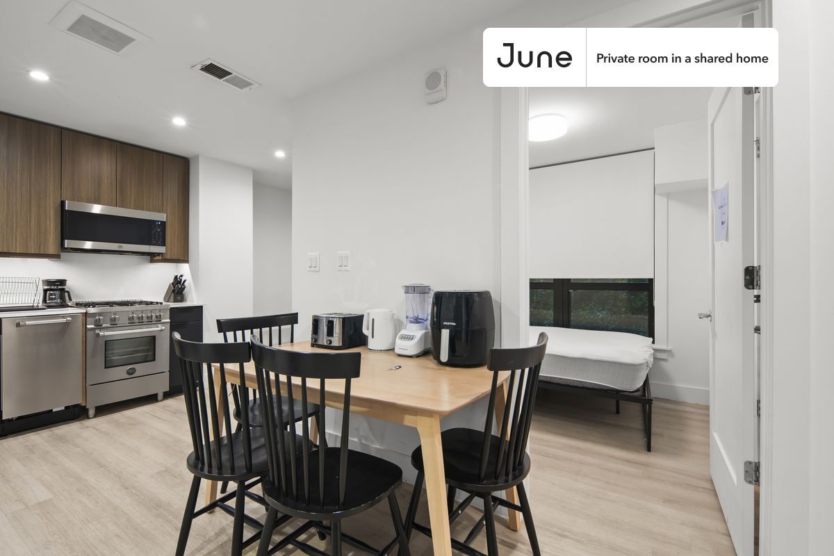 Building Photo - Room in Shared 3 bed/2 bath home in Dupont Circle