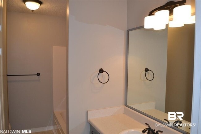 Building Photo - 706 Crystal Wells Ct N