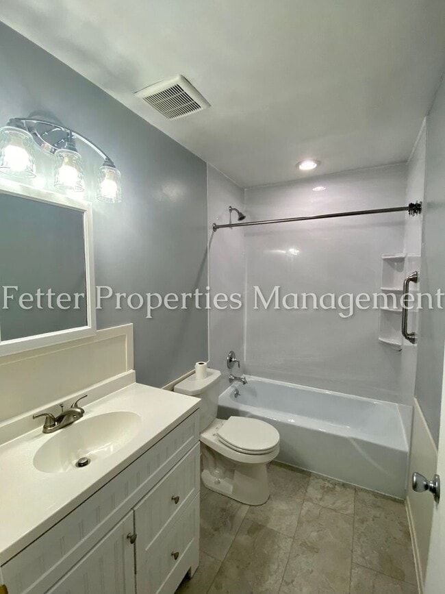 Building Photo - Townhouse Condo w/Pool Access!