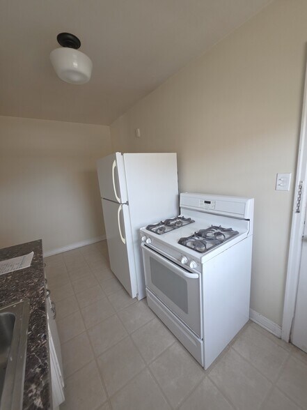 Building Photo - 2056 Bayard Ave