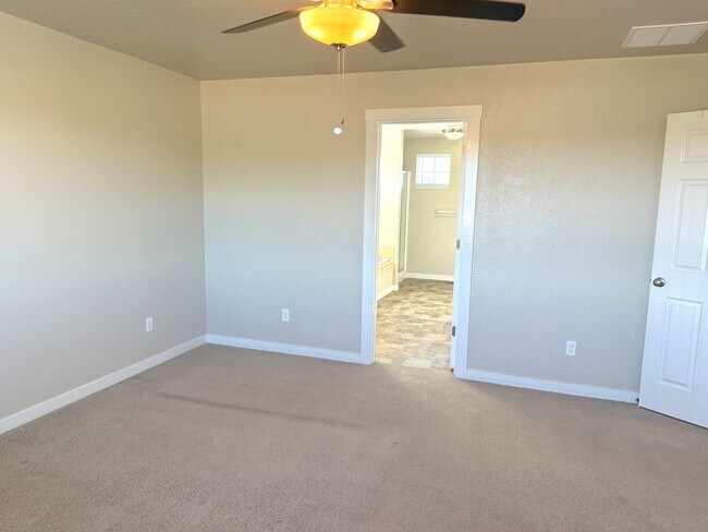 Building Photo - 4-Bedroom Home with 3-Car Garage
