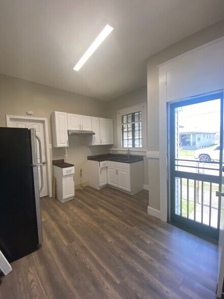 Building Photo - 8939 Dixon St