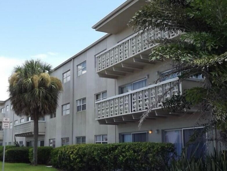 Building Photo - 223 Columbia Dr