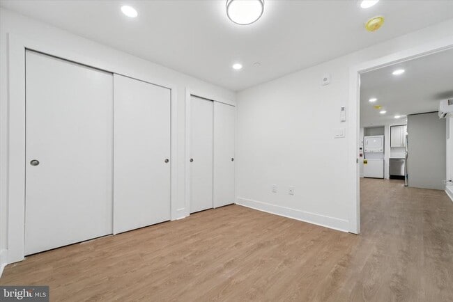 Building Photo - 812 W Roosevelt Blvd