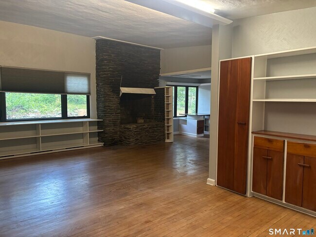 Building Photo - 136 Forest Rd