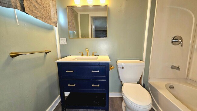 Building Photo - 490 Grand St