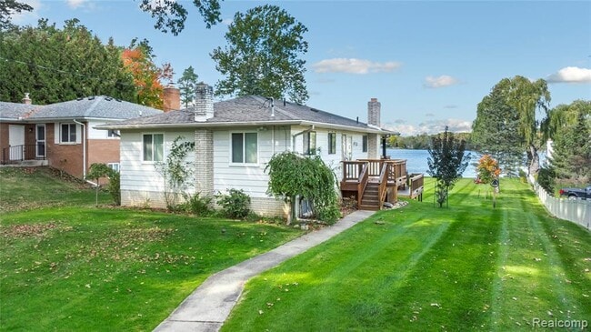 Building Photo - 9510 Beechcrest St