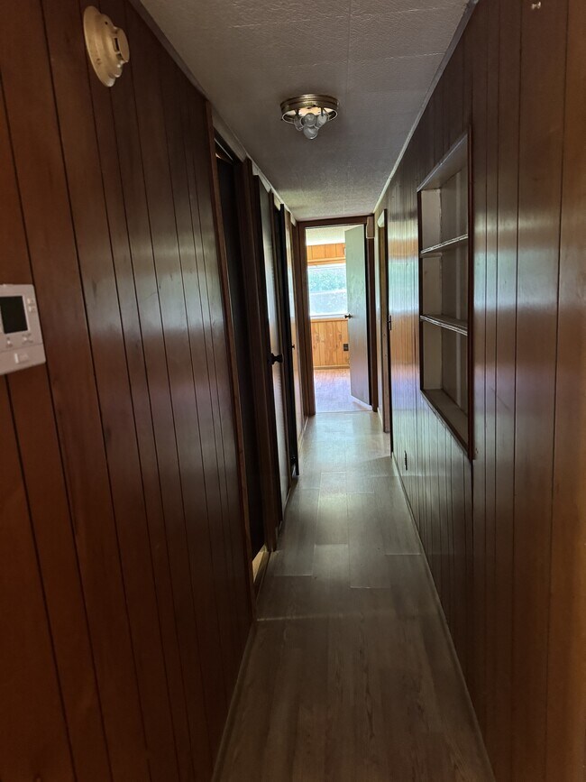 Building Photo - 145 Hillrise Dr