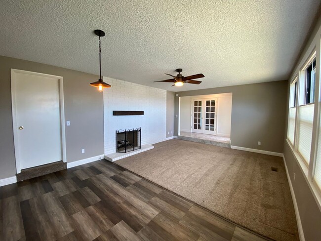 Building Photo - Lovely Highlands Home w/a View Available 7...