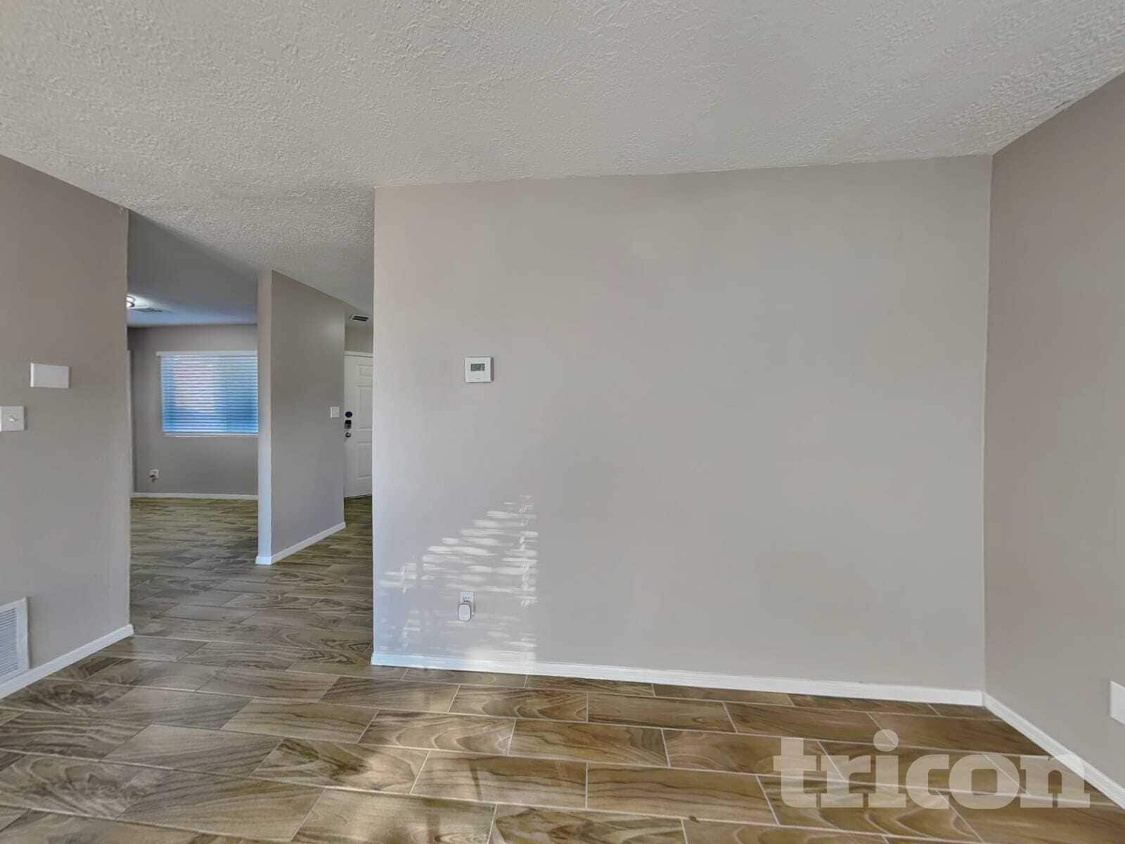 Building Photo - 848 Rebecca Ct NE