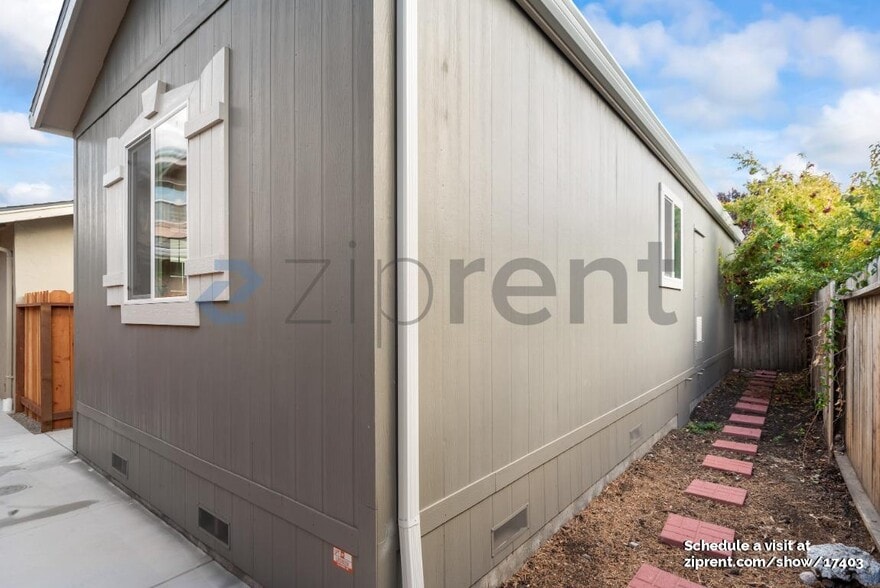 Building Photo - 1291 Stardust Way