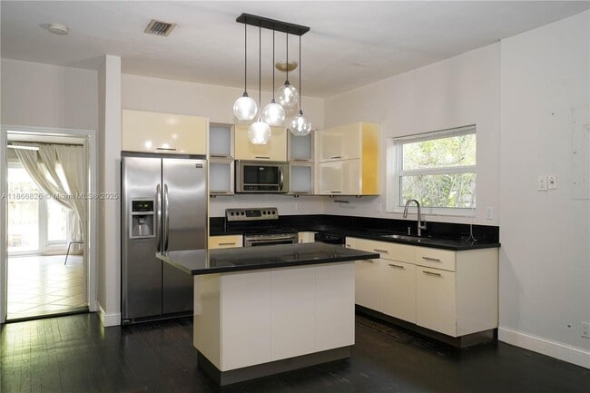 Building Photo - 2280 SW 16th Ct