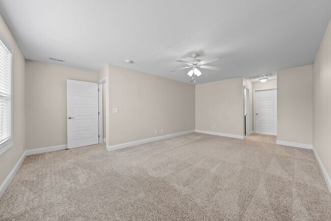 Building Photo - Pet Friendly Three Bedroom with Bonus!