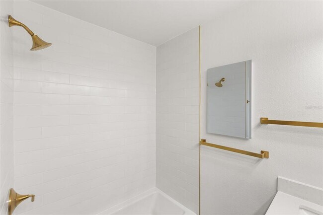 Building Photo - 1711 Chestnut Ave