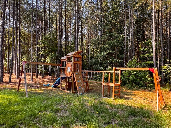 Building Photo - Spacious 5 Bed 3.5 Bath Home in Carthage
