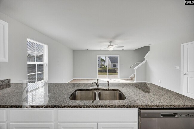 Building Photo - 2058 Mapleton Dr