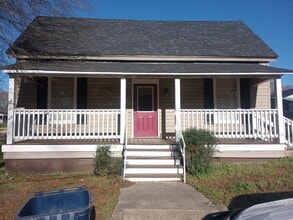 Building Photo - 18 Courtney St