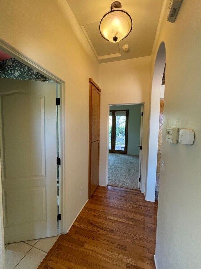 Building Photo - Gorgeous Wine Country 3 Bedroom 2 Bath Sin...
