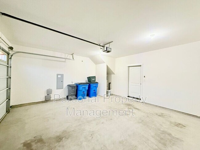 Building Photo - 2621 NE 131st Ave