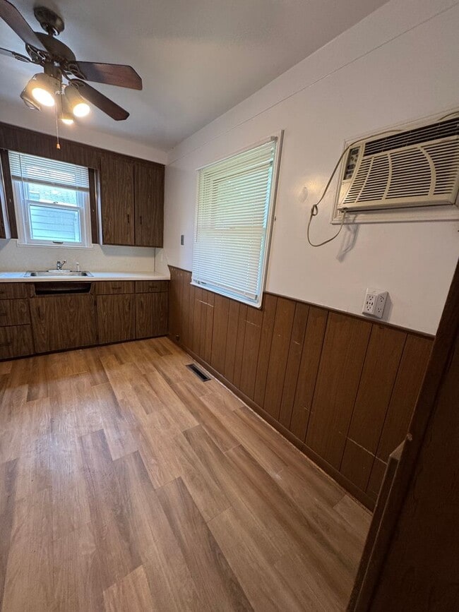 Building Photo - 2 Bedroom Home In Eastpointe
