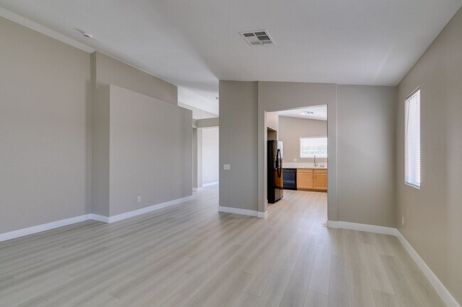 Building Photo - This  one-story home is located in the hea...