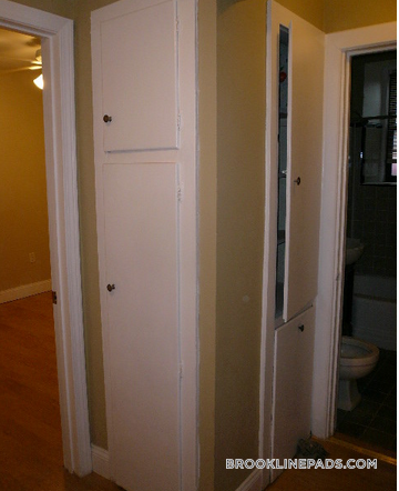 Building Photo - 1064 Beacon St