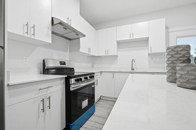 Building Photo - 1600 Clinton St