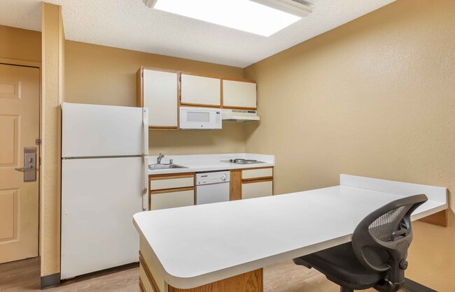 Building Photo - Furnished Studio-Providence - Airport