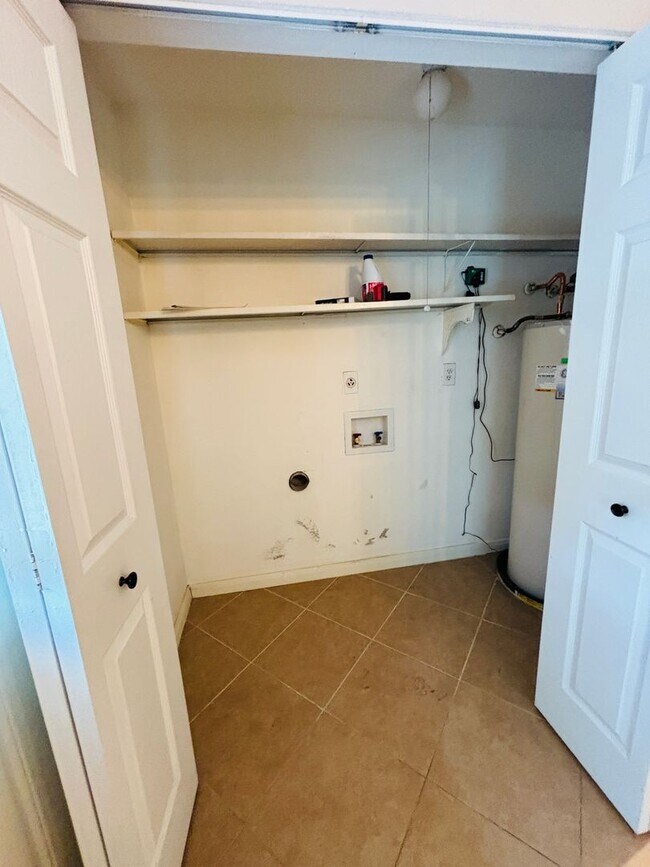 Building Photo - Charming home for lease in the heart of North Richland Hills!