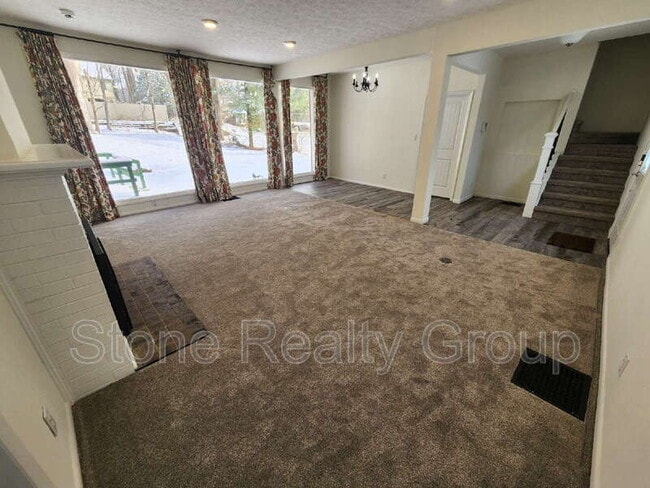 Building Photo - 44 Allendale Ln