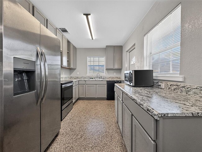 Building Photo - 510 N Barrow Ave