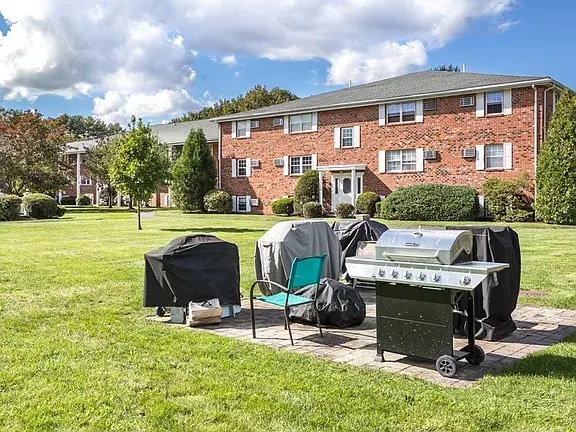 Building Photo - 89 Pleasant St