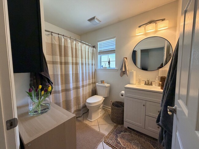 Building Photo - Fully Updated “Cottage” Home Near Colleges, Airport & Coastal Getaways