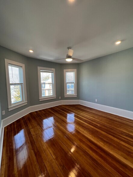 Building Photo - 3 Mossland St