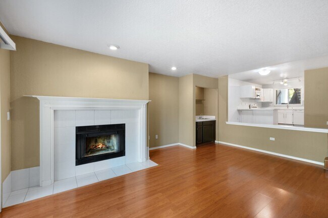 Building Photo - 2bd/1.75ba Bellevue Condo